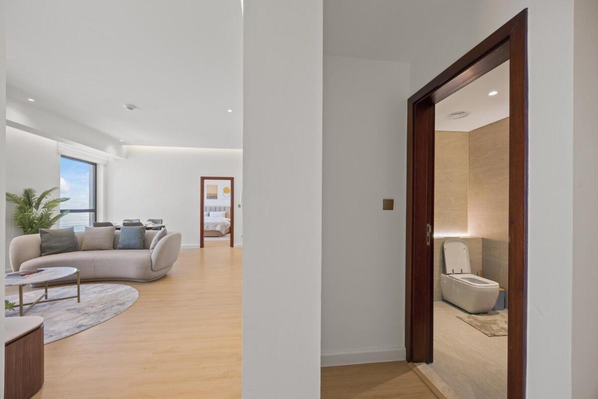 Luxury 2br In Jbr, Full Sea And Eye View Apartment *